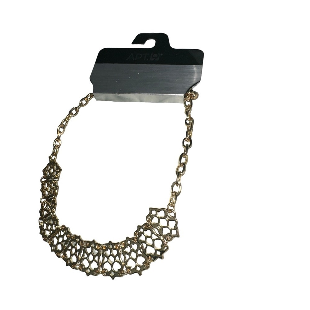Clearance & FREE w/BUNDLE-NWT Gold Cutout Statement Necklace​​